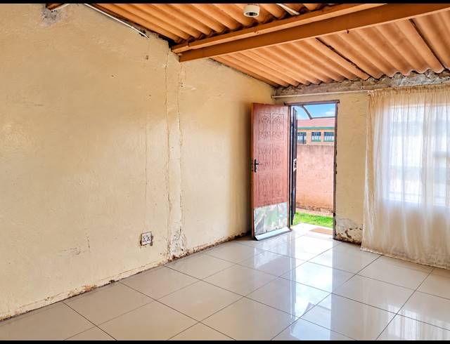 2 BEDROOM HOUSE FOR SALE IN SEBOKENG ZONE 12